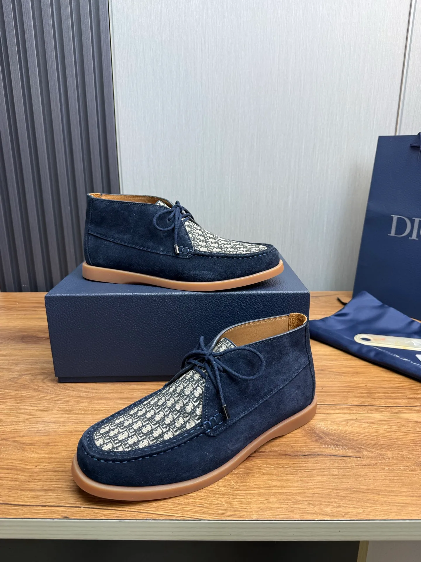 Factory price 620💰 [Dior] Men’s official website na hot sale🔥Imported cowhide + cowhide lining. Original rubber wear-resistant outsole. High quality shipment ⬆️Code number 38-44, (45 customized)